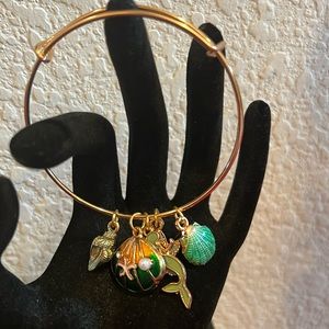 - Expandable Mermaid Seashell Bangle Bracelet